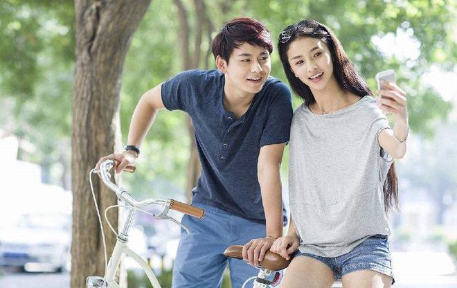 火影小南图片 服饰：晓组织时期：红云黑袍