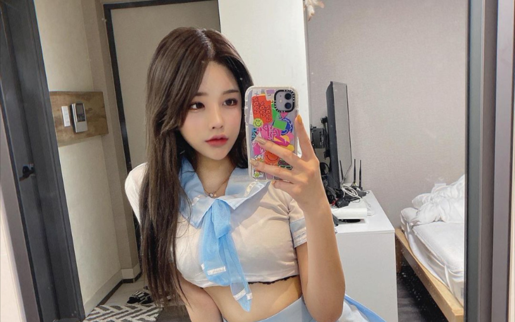 美女色爱爽夜99RI 更是美女一种社交方式