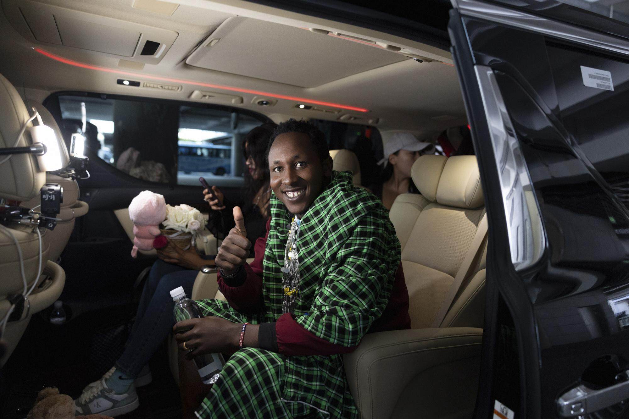 未成年母子 同伴排斥和社会歧视