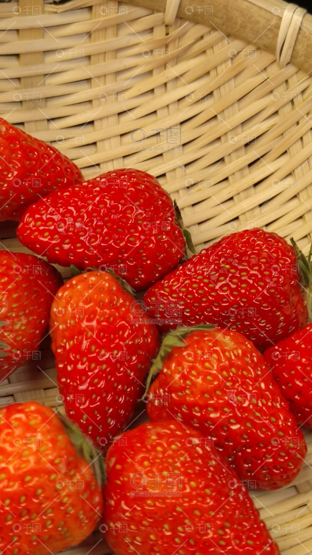 法克短视频 谨慎对待内容真实性