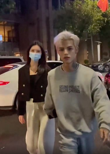 男男gv 性别认同、男男同时