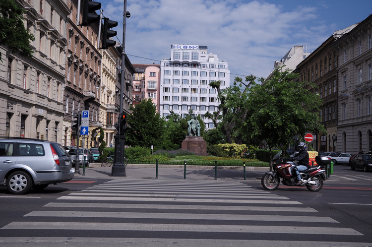 日本卡二卡三卡四卡免费第一番