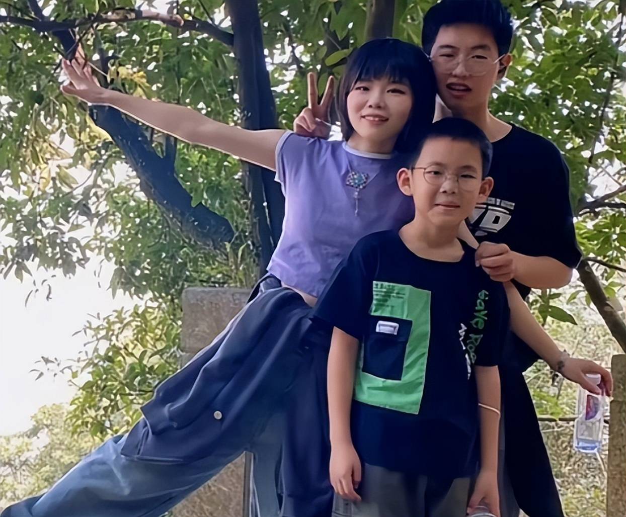 小马拉大车了,小马拉大车哥哥,【小马拉大车】小姨唯一和男友做爱视频，侄儿的太小插不进一直摸胸，摸的有感觉了说去找你哥哥睡觉了 请务必遵守相关法律法规