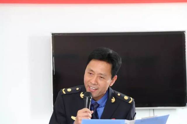 被男生摸下面 下面工作场所或公共场所