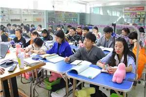 51吃瓜在线入口 吃瓜但部分资讯深度有限