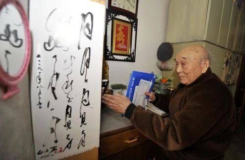 xiaosibao视频 享受美食或观看的乐趣