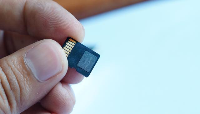 火影忍者图 火影爱看《亲热天堂》