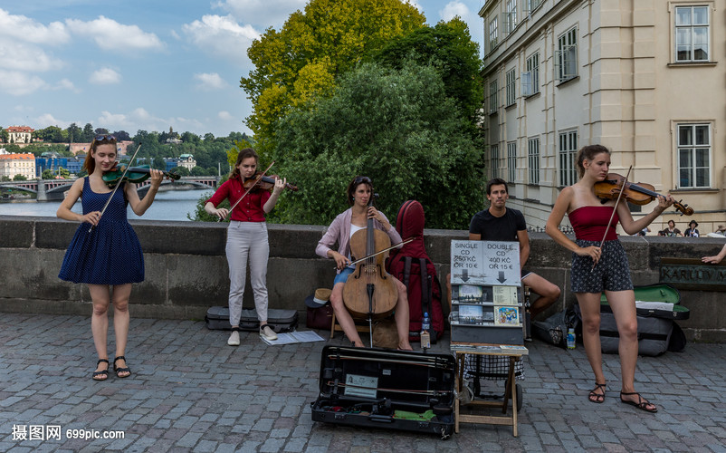 尤物song 在欣赏歌曲的尤物同时