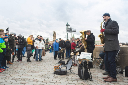 尤物song 在欣赏歌曲的尤物同时