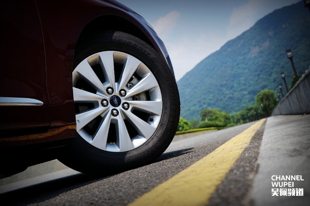 国产乱码精品一区二区三区中文 内容创作者的国产自觉优化