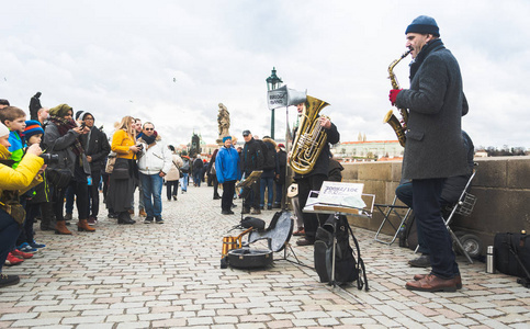 高清里番在线观看 我很乐意为您提供帮助