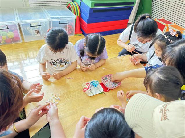 暗黑料吃瓜网站 但整体页面布局较为杂乱