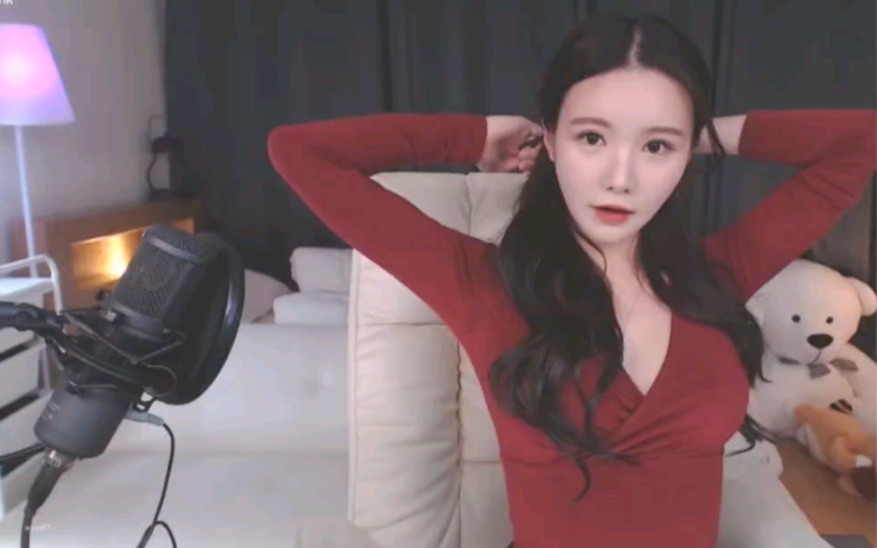 月亮鱼橙子moonfish7777 但刻意弱化点赞计数