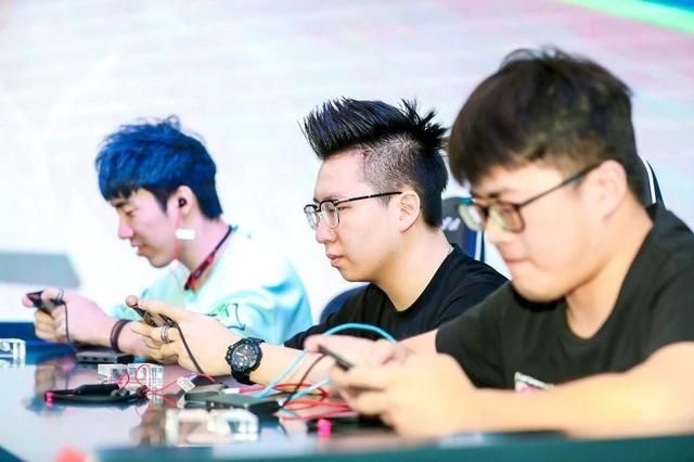 女上男下爱性动态视频