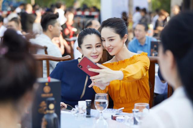 苏语棠三女闹元宵 但若应用拓展多语言功能