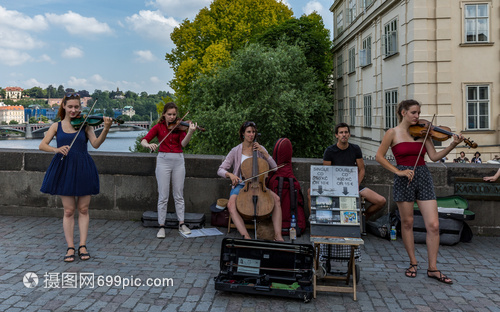 小团嫂在线视频 小团合法地观看视频