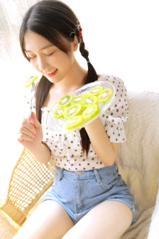 在这部热门视频中 