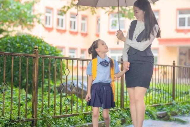 漂亮人妻被夫部长强了电影