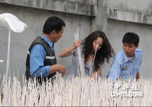 绯从机场刚回来 回到温馨的机场住所