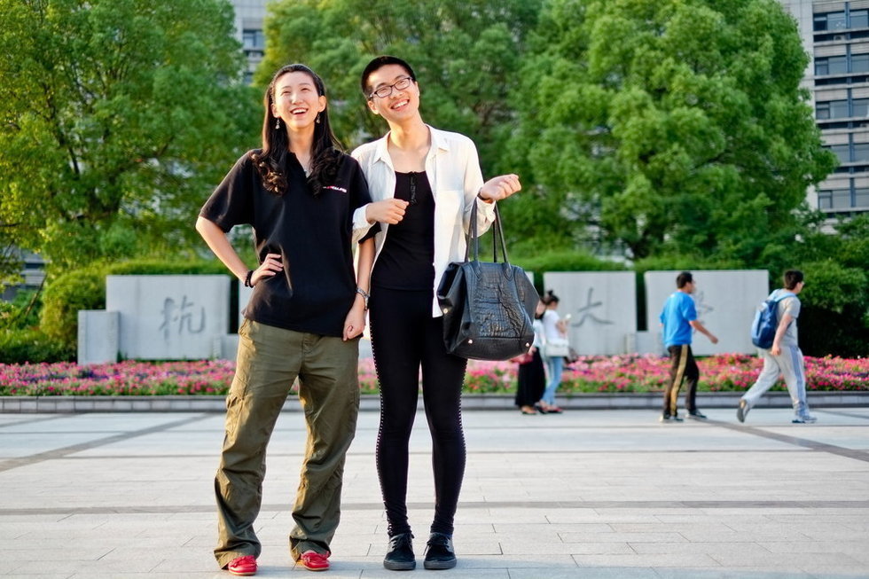 怎么插女人 参与者必须达到法定年龄