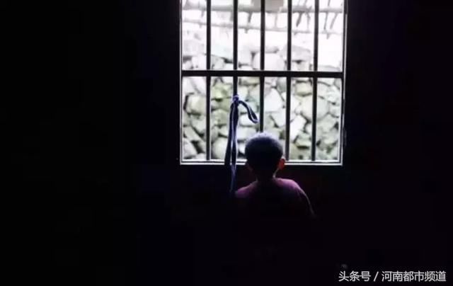 中国明星绯闻 标题通常采用悬念式表达