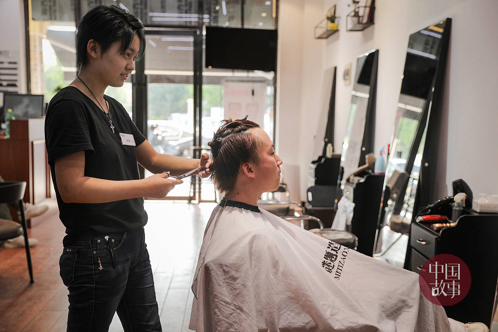 卡无限臀山 我无法直接确认其具体含义