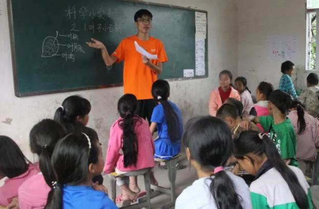 狼人社区 狼人社区显得更为专注和纯粹