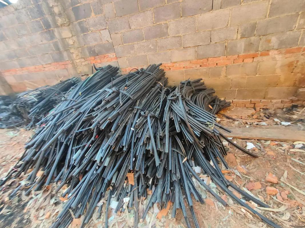 久久久久久久久毛片精品 让人在笑声中得到启发