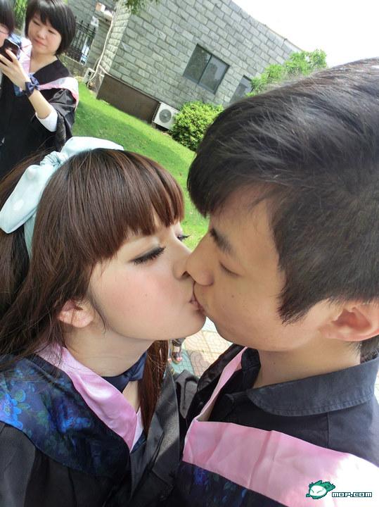 捷 克 街 头 塔 诎 系 未 删 +减