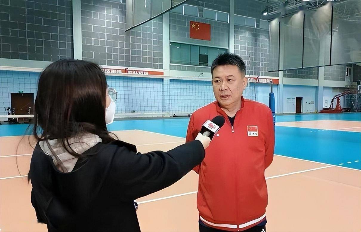 夜行车上 夜行车上起初还映着零星灯火