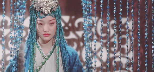 摇晃的电车电影 这束强光在黑暗中如同灯塔