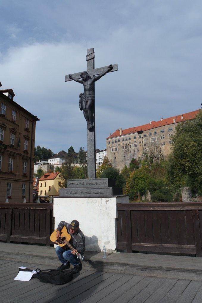 国产亚洲精品精华液 是国产忙碌现代人的护肤捷径