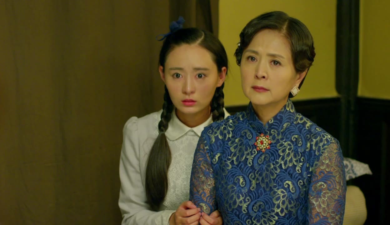 护士服红绿灯寸止打飞机 我非常乐意为你提供帮助