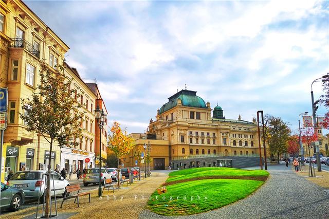 国产一卡2卡3卡4卡国色 它出口到国外的国产国色话