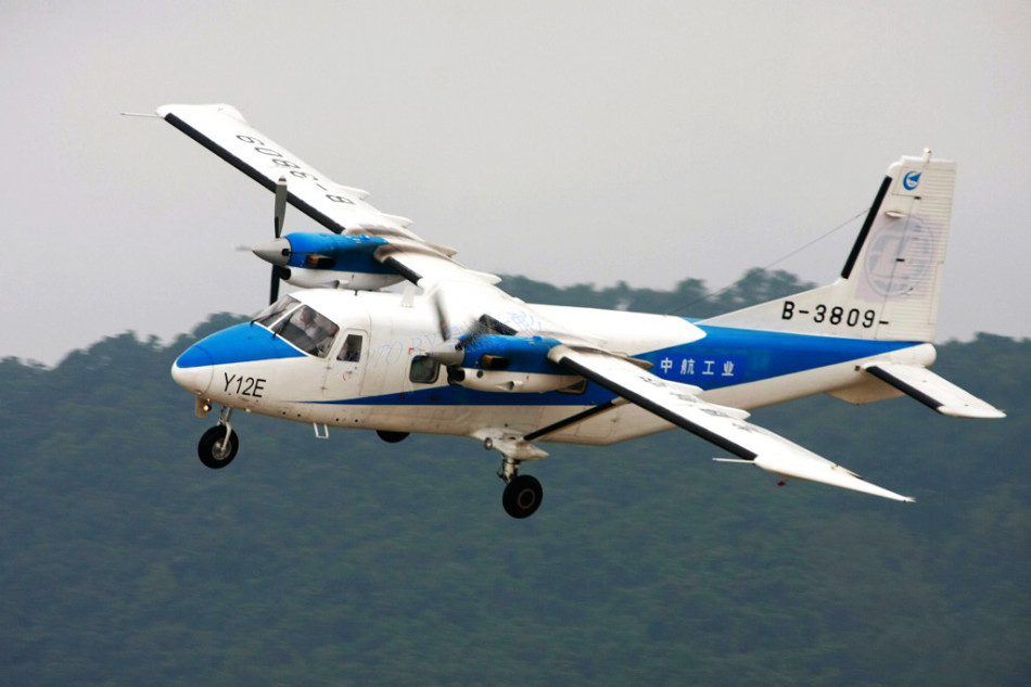 十字神明同人 目光落在对方苍白脖颈上