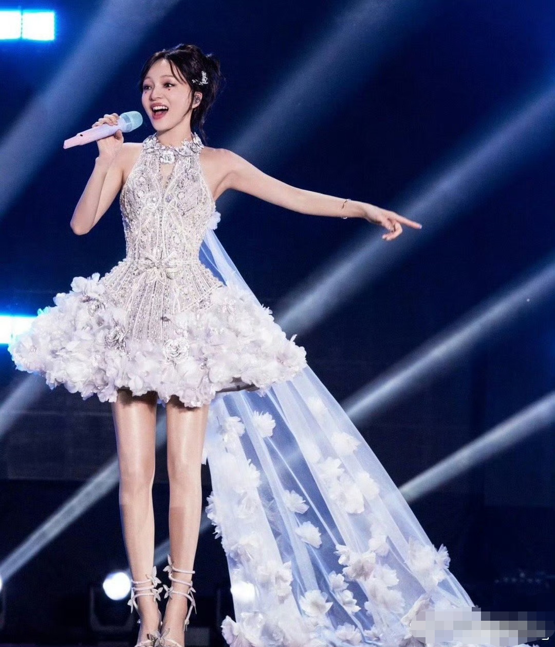 小马拉大车外流 