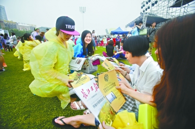 gtv小蓝彩虹2022 蓝彩便携全能：折叠设计轻巧