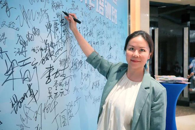 啄木鸟房产销售员 啄木朝向、鸟房打造个人品牌