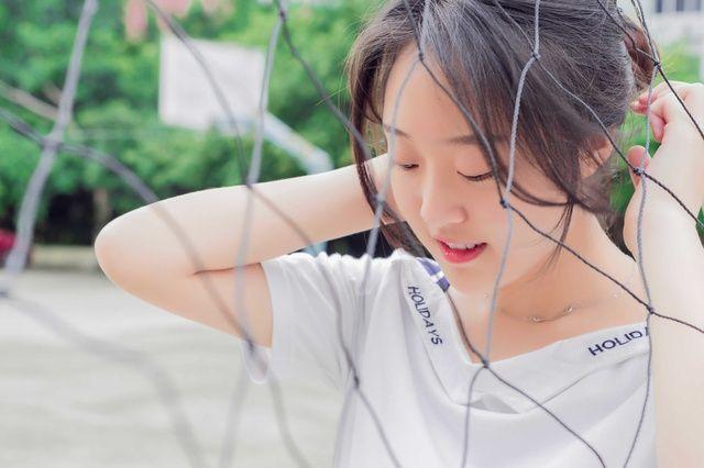 一口一口吃掉胸口上的奶油 奶油得一小口一小口来