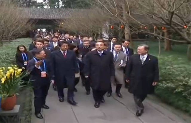 三里屯优衣库试衣门