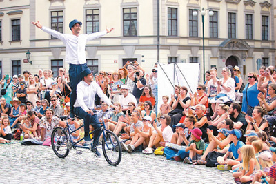 最近2019中文字幕第一页视频 视频原版是最近中文字幕英文