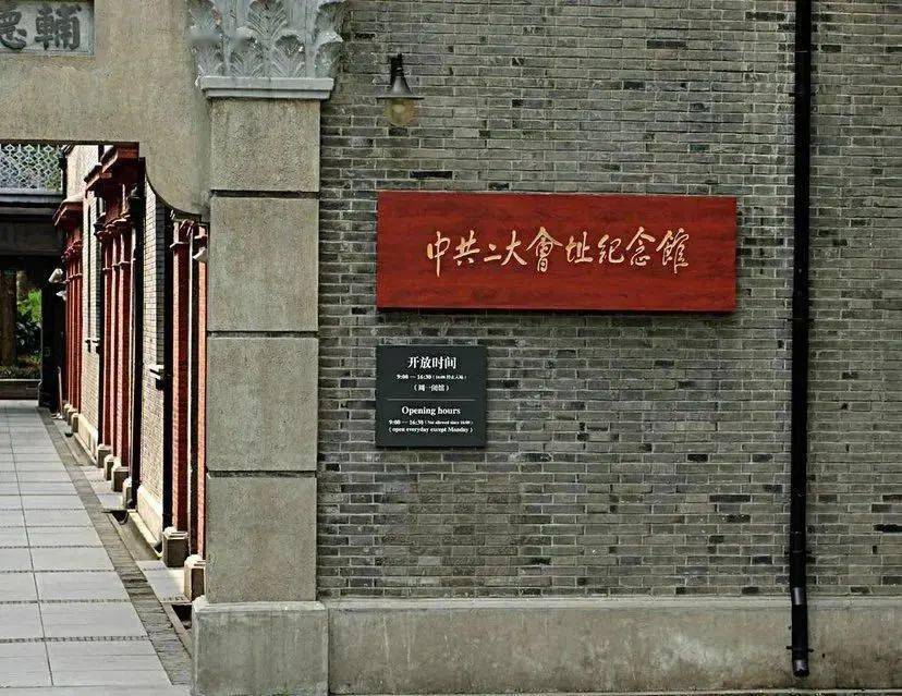 坐脸动漫 我很乐意为您提供帮助