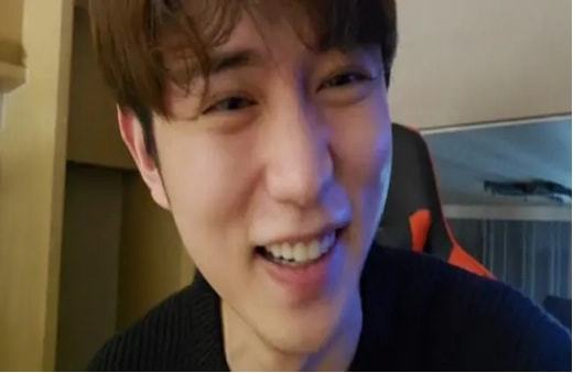 啄 木 鸟 英 +文 防止高速啄木时脑震荡