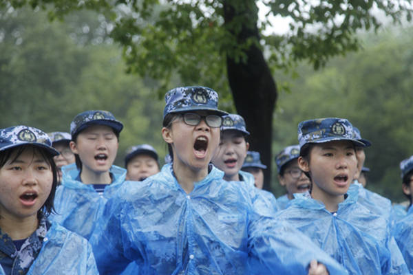 邪恶庄园啄木鸟 年龄限制：因恐怖内容